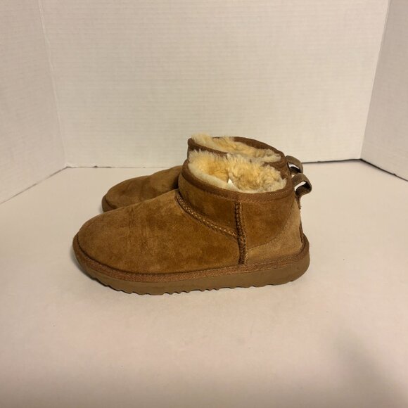 UGG Kids Classic Ultra Mini Boots Chestnut Suede Size 2 Youth - Picture 8 of 16